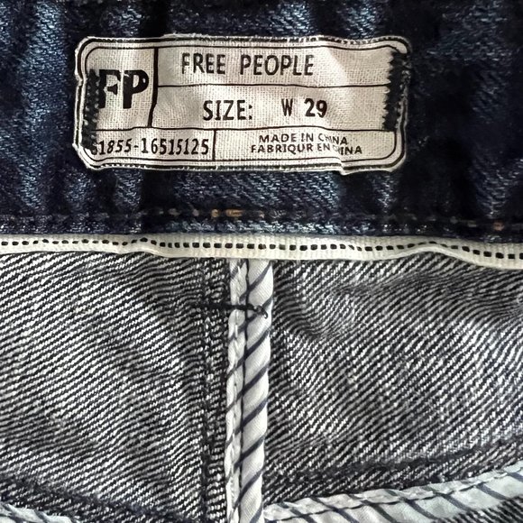 Free People Cutoff Button Fly Dark Denim Blue Shorts - Size 29 - Like New - Picture 5 of 6